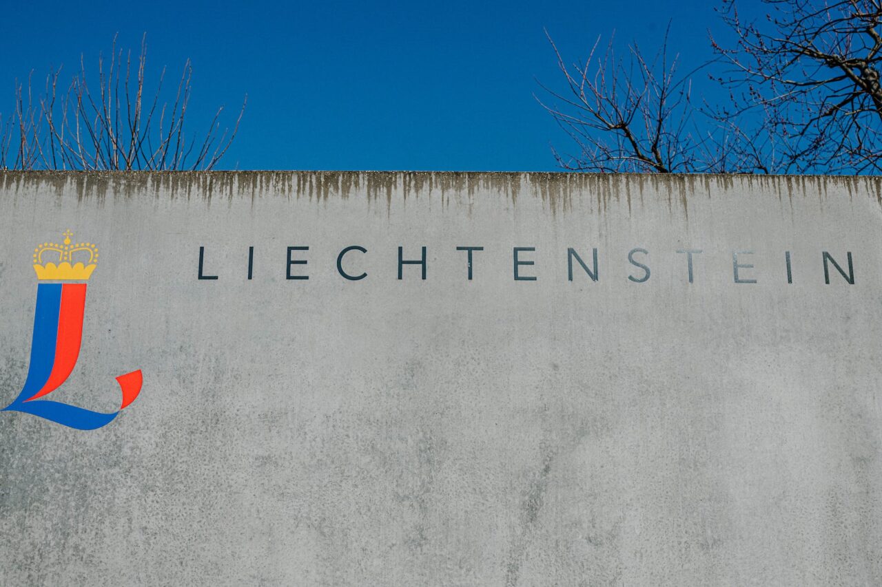 a gray concrete wall