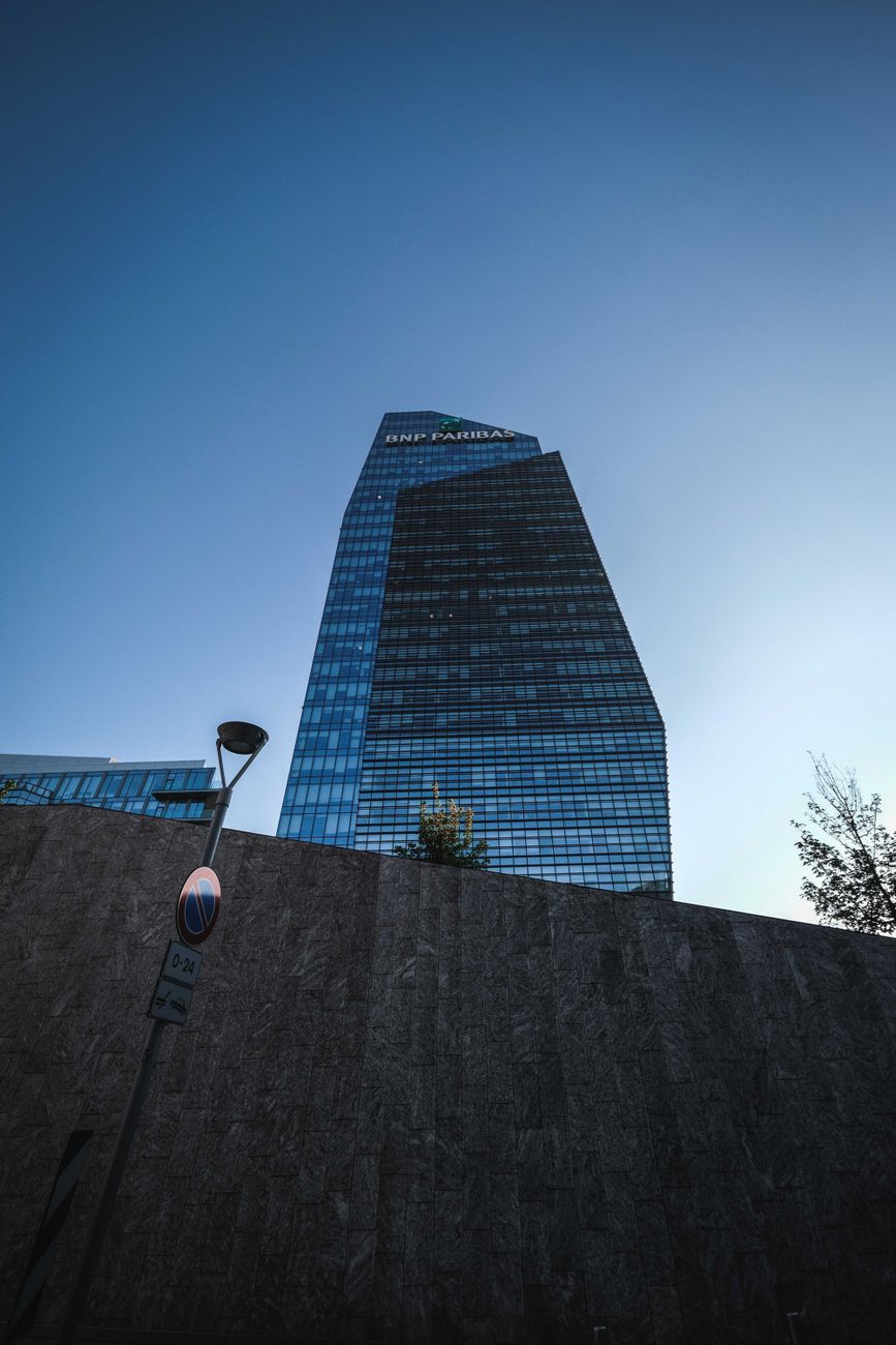 【2026年最新版】BNPパリバ(BNP Paribas)の口座凍結とは?原因・解除方法・口座解約・残高送金まで徹底解説